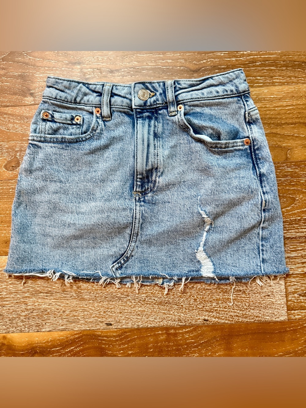 Forever 21 Light Blue Distressed Denim Raw Hem Mini Skirt / Size Small